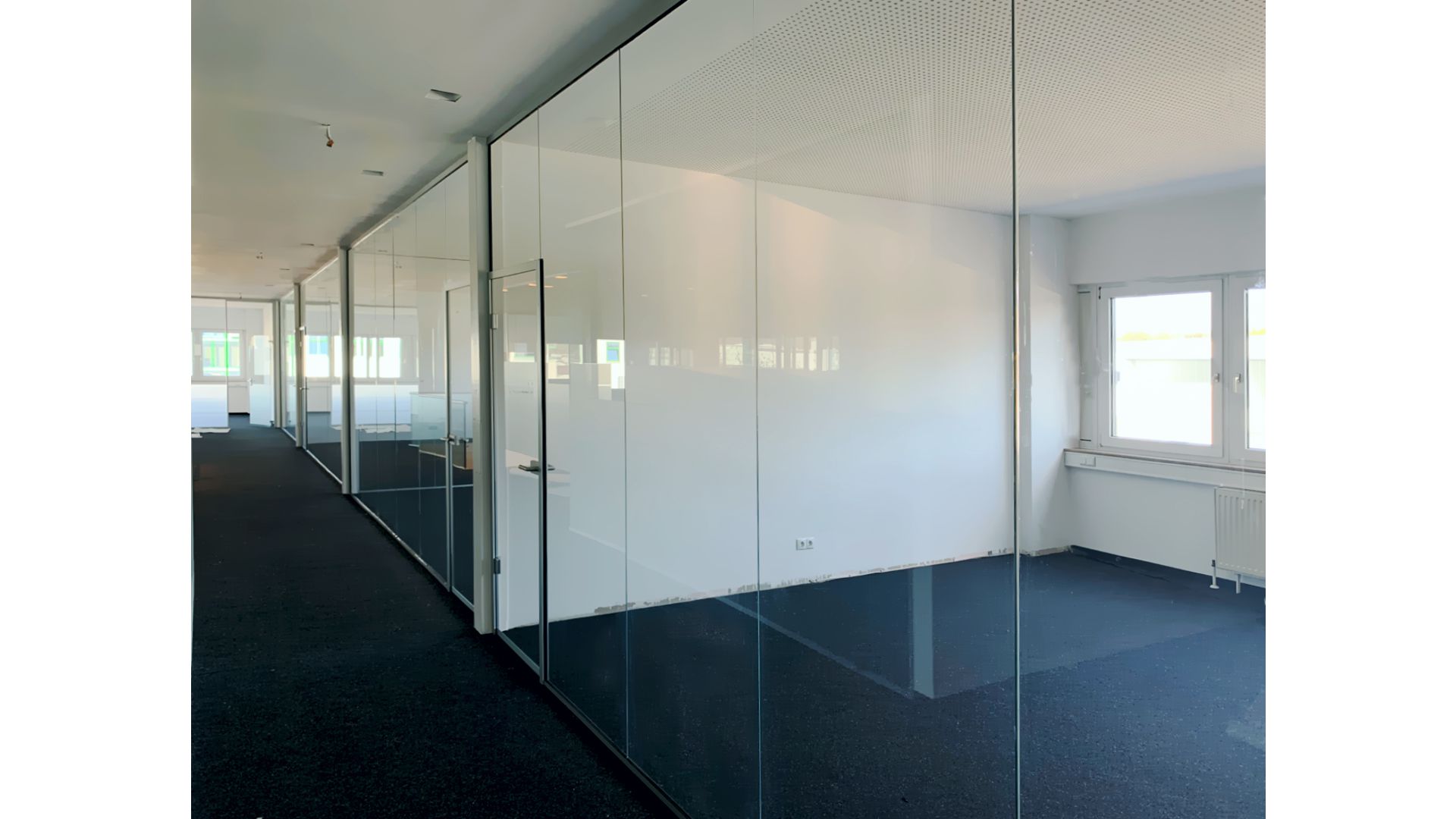 Büroabtrennungen aus Klarglas GLAS VOIT GMBH GLAS VOIT