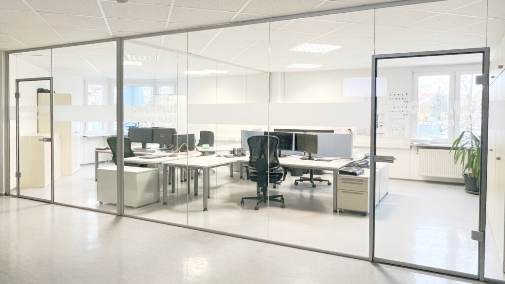 Glastrennwände; "Glastrennwand - Raumteiler für Büros und Privat - GLAS VOIT GMBH"