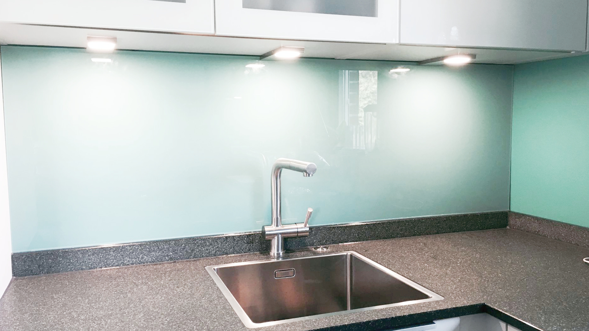 Kuchenruckwand Glas Mit Steckdosenausschnitt