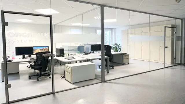 Raumteiler aus Glas für Büroräume Glaserei Nürnberg glasvoit