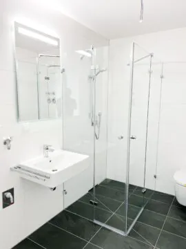 Dusche mit Miromee Spiegel Duschenkonfigurator